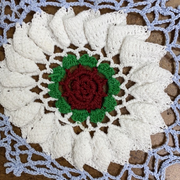 Handmade crochet large doilies - Picture 5 of 13
